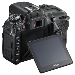 Nikon D7500 + AF-S DX NIKKOR 18-300mm f/3.5-6.3G ED VR