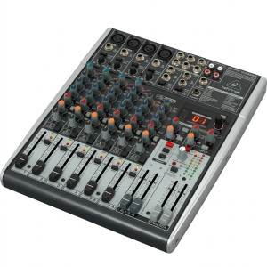 Console de mixage analogique compacte Berhinger
