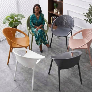 Chaise moderne en plastique 59 x 57 x 82 cm Chaise moderne en plastique 59 x 57 x 82 cm